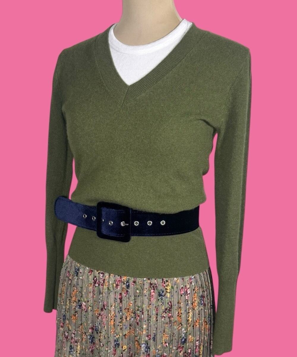 Cashmere Olive Green V-Neck Pullover Sweater | J. Crew | Preppy | Old Money